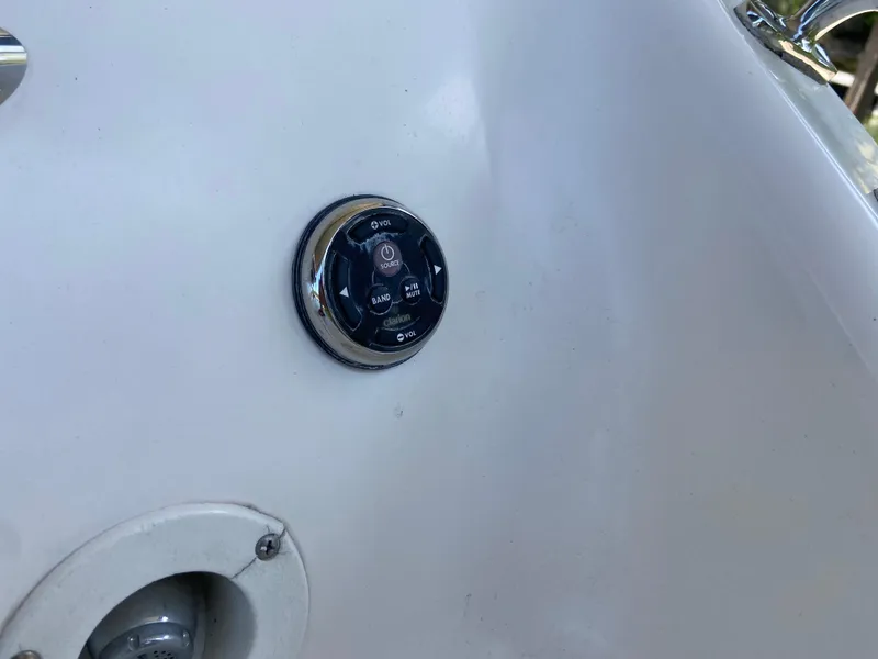 Slide: The Image of Control panel on a 2000 Chaparral 280 SSi boat dashboard. - 20