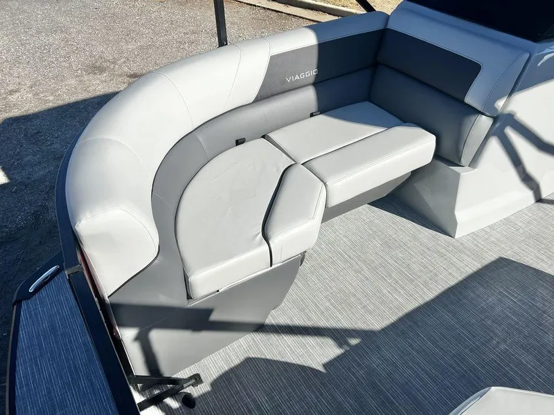 Slide: The Image of Viaggio Lago V 18' C (Cruise) - IN STOCK 2025 - 10