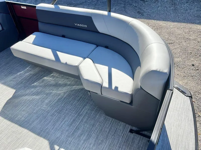 Slide: The Image of Viaggio Lago V 18' C (Cruise) - IN STOCK 2025 - 11
