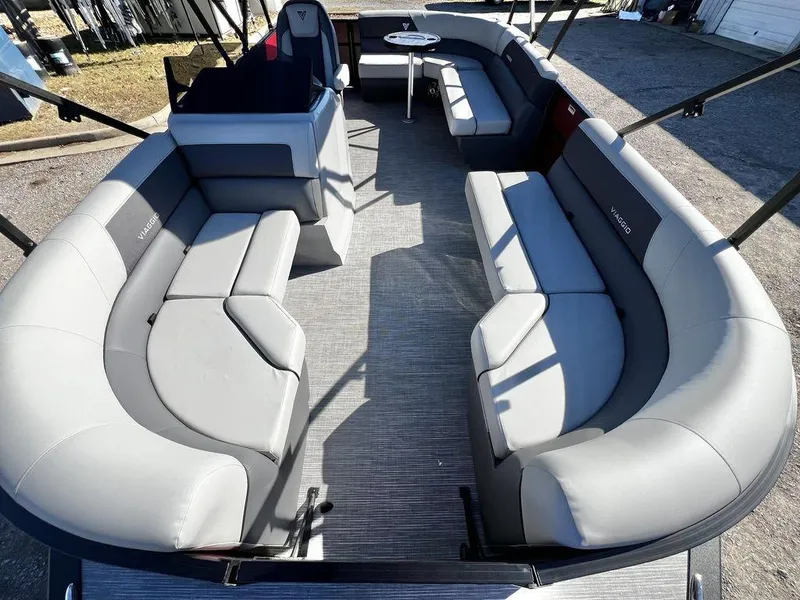 Slide: The Image of Viaggio Lago V 18' C (Cruise) - IN STOCK 2025 - 9