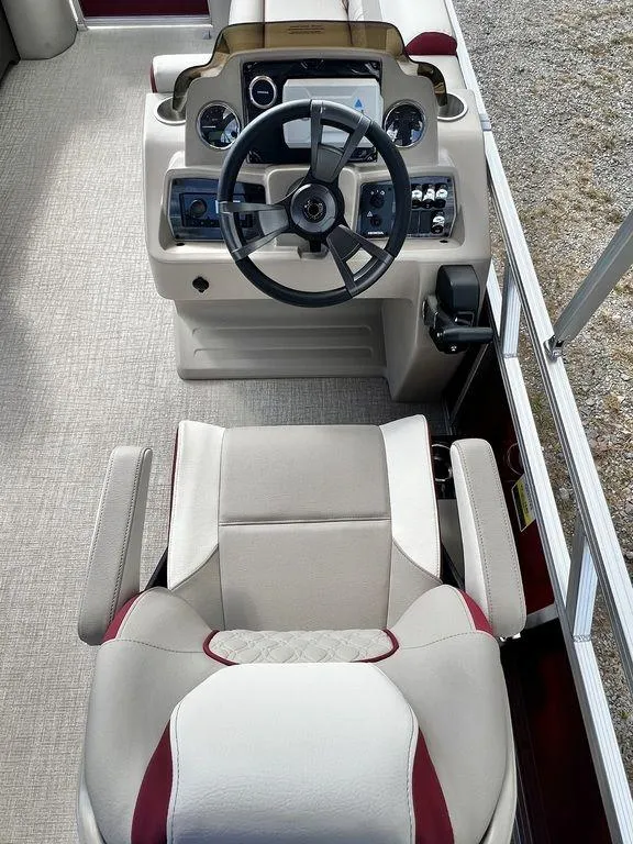 Slide: The Image of Avalon Venture 85 23 Quad Lounge - IN STOCK 2024 - 23