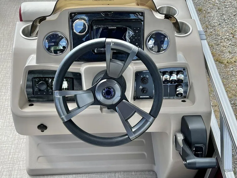 Slide: The Image of Avalon Venture 85 23 Quad Lounge - IN STOCK 2024 - 24