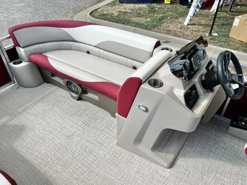 Slide: The Image of Avalon Venture 85 23 Quad Lounge - IN STOCK 2024 - 26