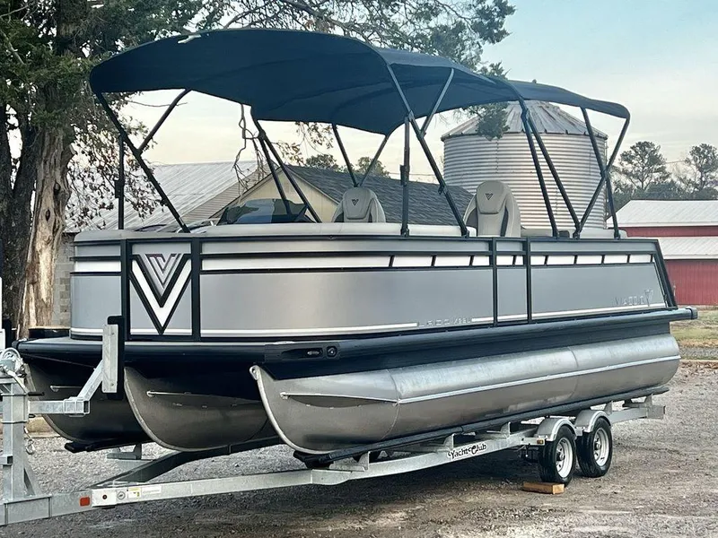 The Image of Viaggio Lago X 22' U (Quad Lounge) Triple-Toon - IN STOCK 2025 - 1