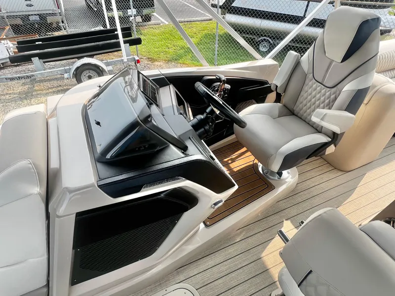 Slide: The Image of Avalon Catalina 25' Entertainer Triple Toon - IN STOCK! Pictures Soon! 2025 - 11