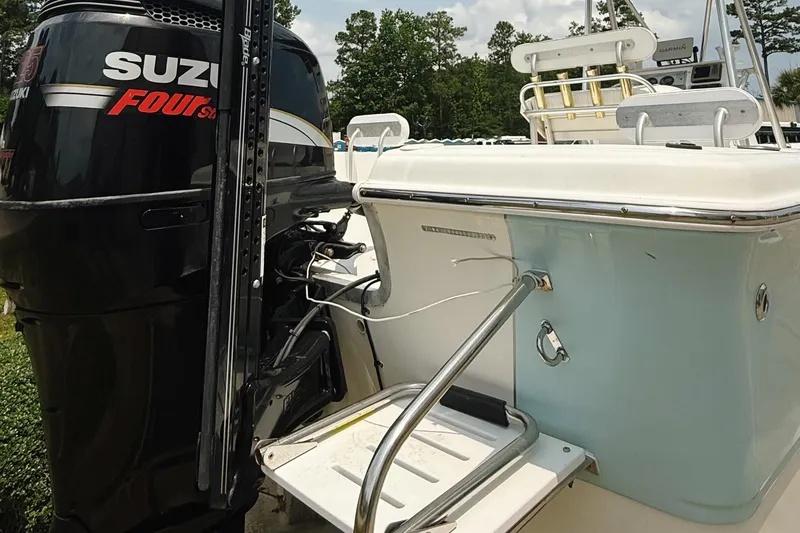 Slide: The Image of 2005 Sea Fox 245 Bay Fisher boat with Suzuki Four Stroke engine, rear view. - 14