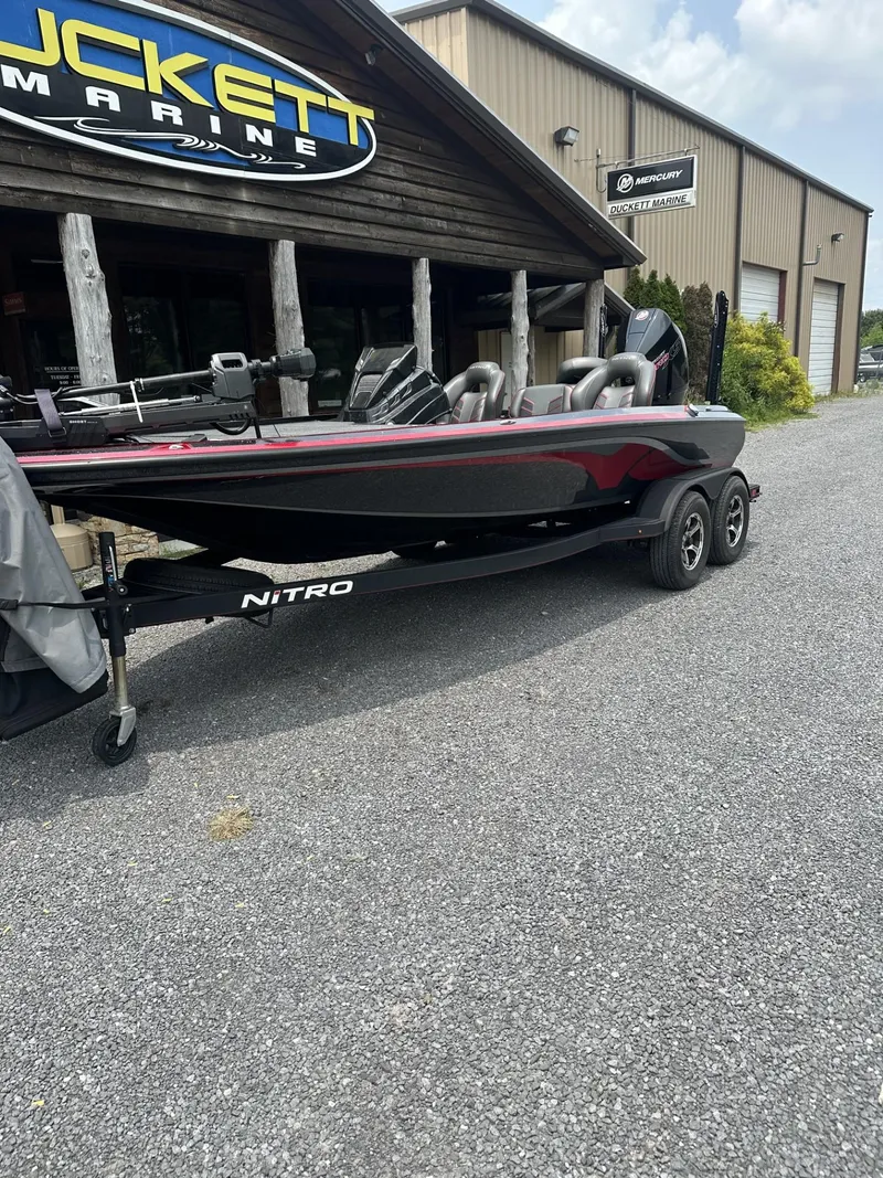 The Image of 2024 Nitro Z19 boat parked outside a marine shop. - 1