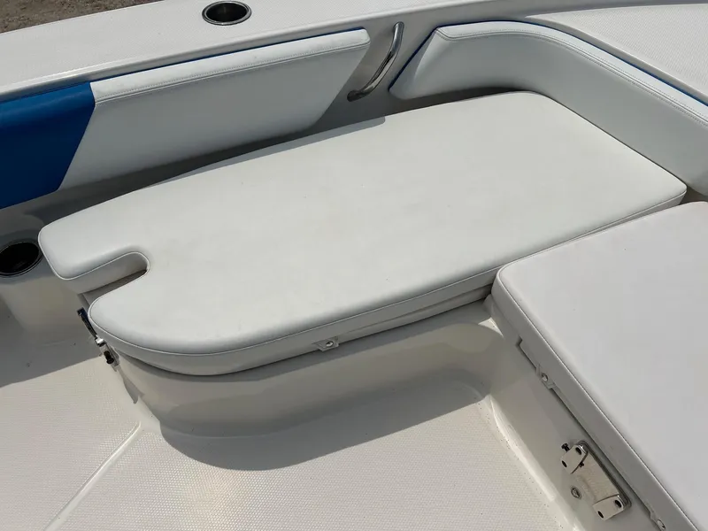 Slide: The Image of 2018 Robalo 246 Cayman boat seating area with white cushioned seats. - 27
