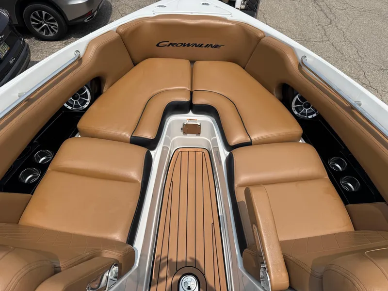 Slide: The Image of 2023 Crownline 280 SS SURF boat with tan leather seating and wood accents. - 10