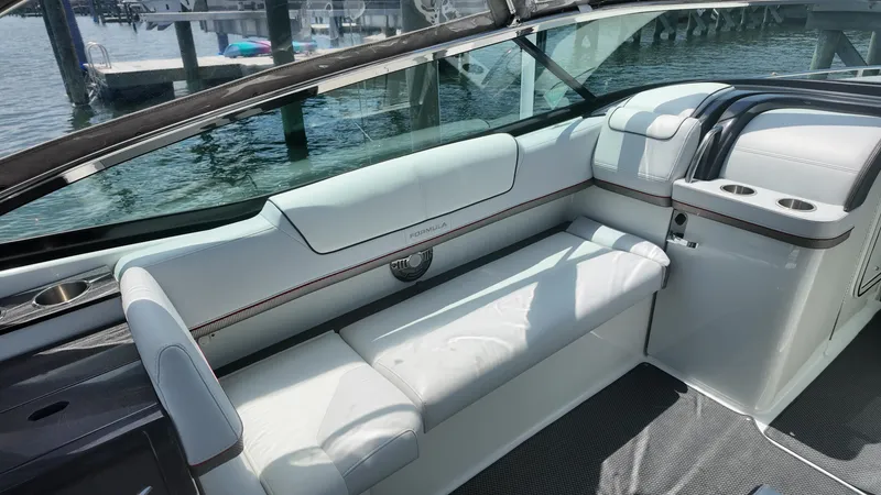 Slide: The Image of Formula Bowrider 310 2018 - 34