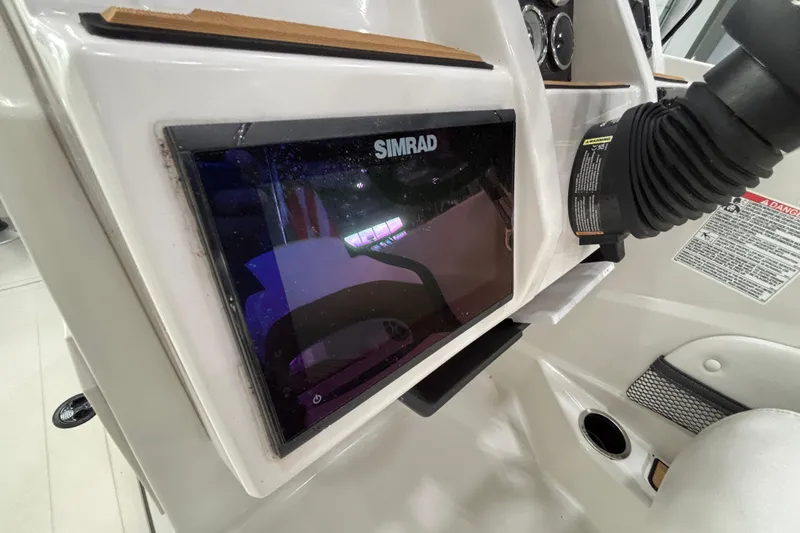Slide: The Image of Simrad display in Starcraft SVX 191 OB boat, year 2025. - 17