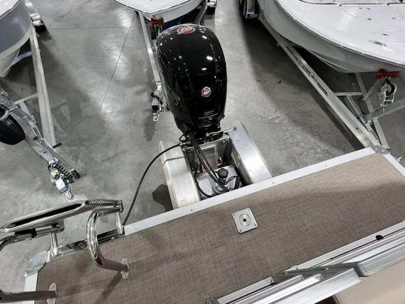 Slide: The Image of 2025 Sun Tracker PARTY BARGE® 22 RF DLX pontoon boat with outboard motor in showroom. - 21