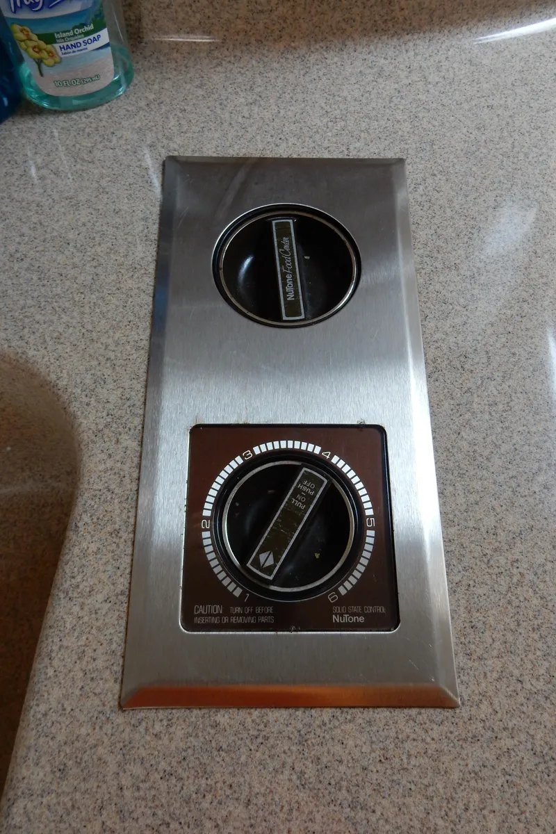 Slide: The Image of Control panel on 1997 Sea Ray 450 boat, featuring two dials on a countertop. - 20