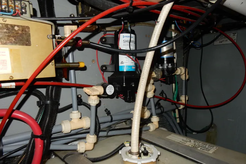 Slide: The Image of Sea Ray 450 Sundancer 1997 - 51