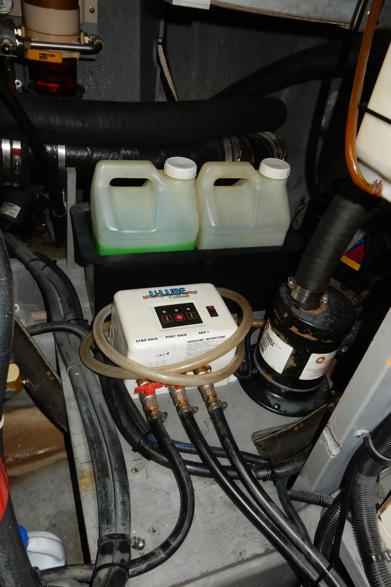 Slide: The Image of Sea Ray 450 Sundancer 1997 - 53