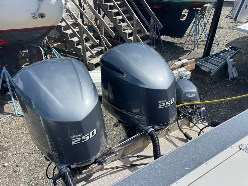 Slide: The Image of Twin Yamaha 250 outboard engines on a 2018 Duckworth 28 Offshore boat. - 36