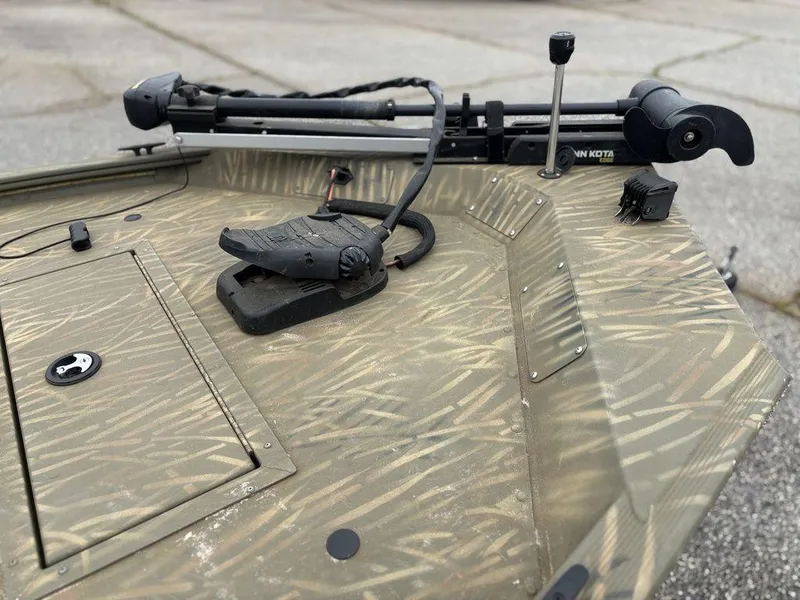 Slide: The Image of 2020 Tracker GRIZZLY® 1648 SC boat with camouflage deck and trolling motor. - 2