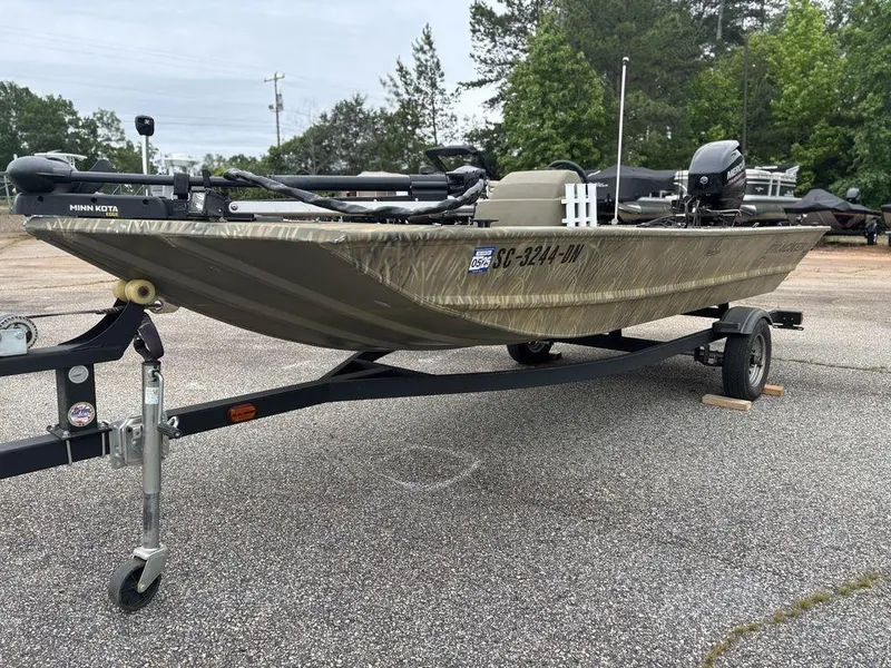 Slide: The Image of 2020 Tracker GRIZZLY® 1648 SC boat on trailer, parked outdoors. - 7