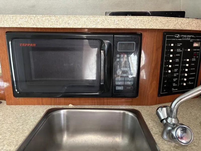 Slide: The Image of Regal 2465 Commadore 2005 - 20