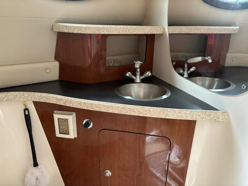 Slide: The Image of Regal 2465 Commadore 2005 - 24