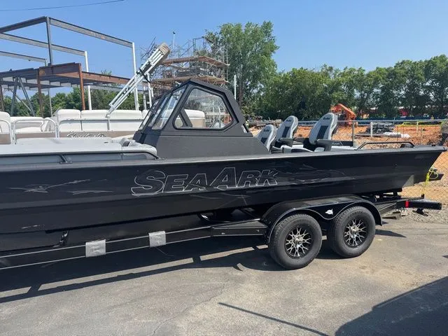 Slide: The Image of SeaArk 26 Easy Cat - Yamaha 300 2026 - 4