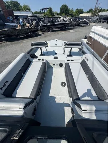Slide: The Image of SeaArk 26 Easy Cat - Yamaha 300 2026 - 7