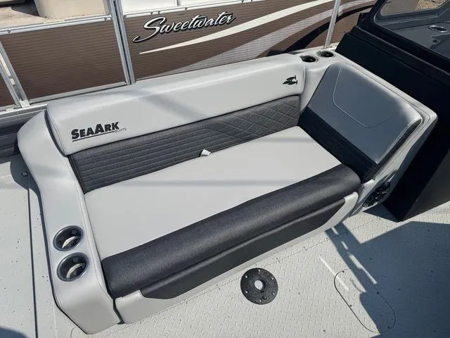 Slide: The Image of SeaArk 26 Easy Cat - Yamaha 300 2026 - 8