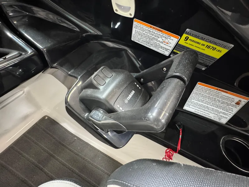 Slide: The Image of Throttle control of a 2014 Yamaha Boats 212X, featuring capacity and safety labels. - 13
