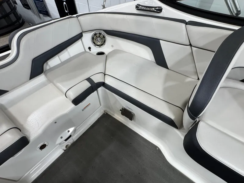 Slide: The Image of 2014 Yamaha Boats 212X interior seating with white and black upholstery. - 6