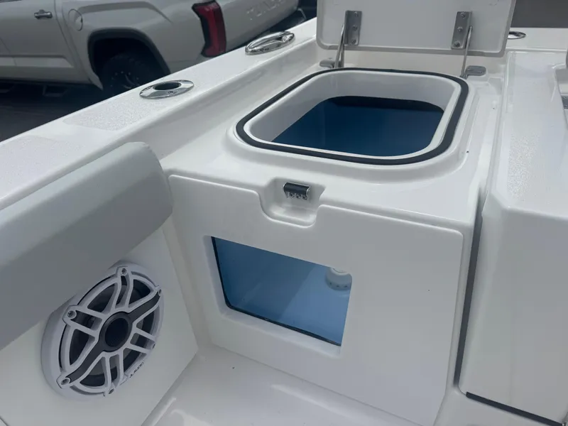 Slide: The Image of 2026 Blackfin 262 HB boat with livewell and speaker detail. - 49