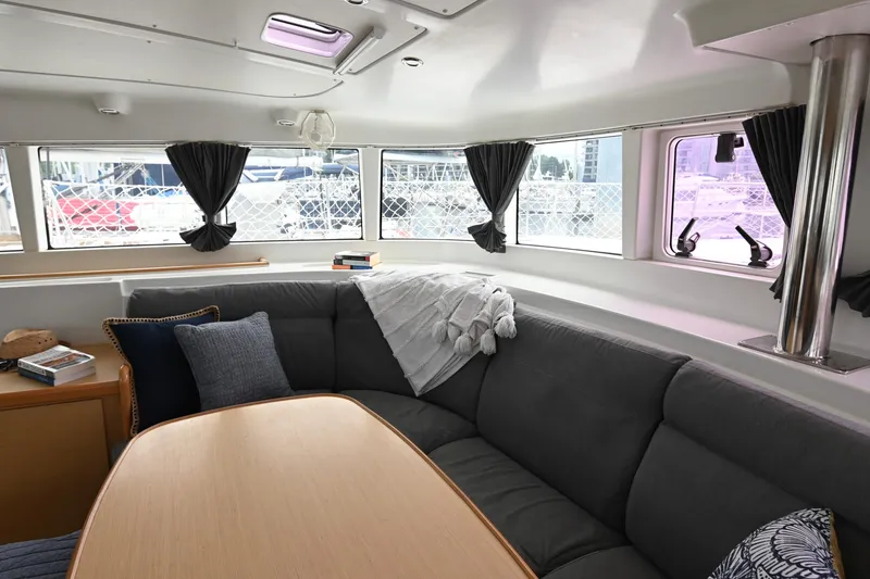 Slide: The Image of Interior of 2009 Lagoon 440 yacht with cozy seating and panoramic windows. - 28