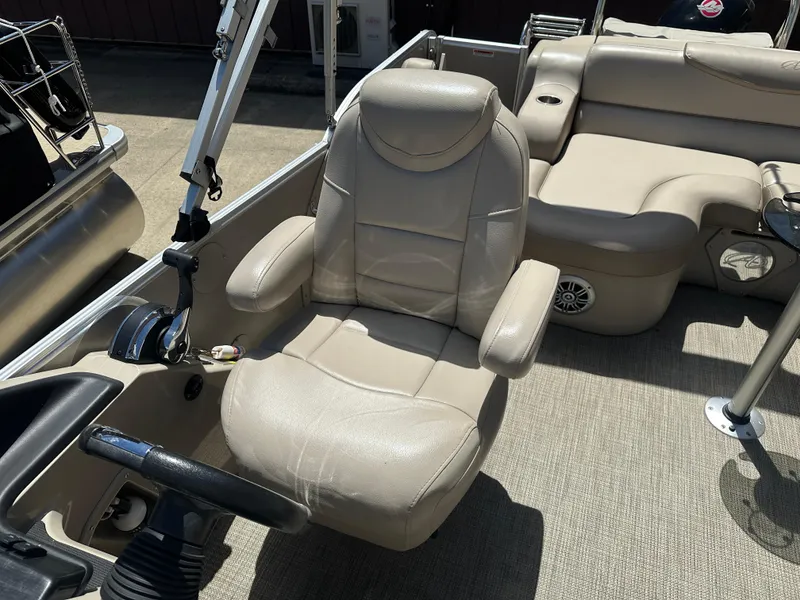 Slide: The Image of Captain's chair on 2018 Avalon Catalina Cruise 25' pontoon boat, beige upholstery. - 8