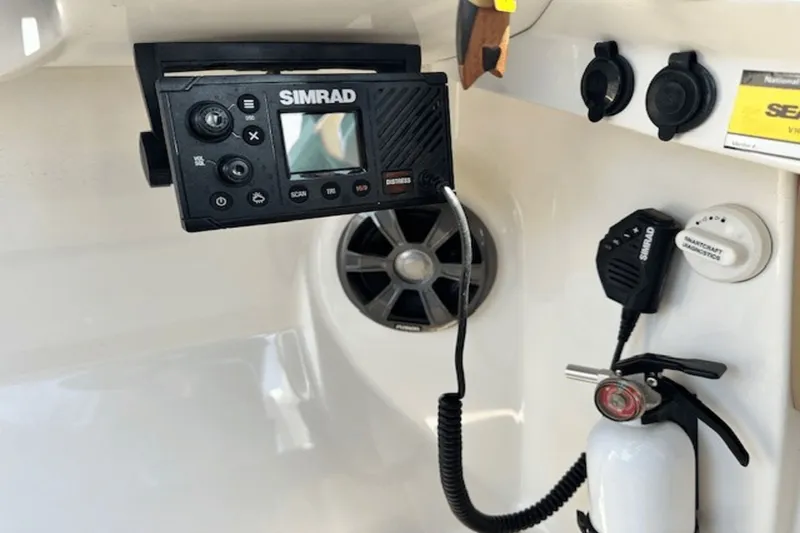 Slide: The Image of Sea Ray SDX 290 Outboard 2019 - 15