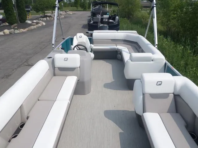 Slide: The Image of Princecraft Vectra 23 L 2025 - 4