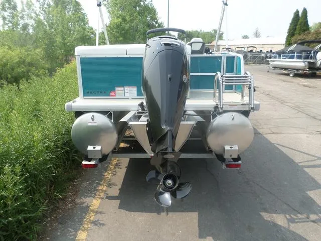 Slide: The Image of Princecraft Vectra 23 L 2025 - 9