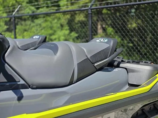 Slide: The Image of Sea-Doo Explorer Pro 2025 - 6
