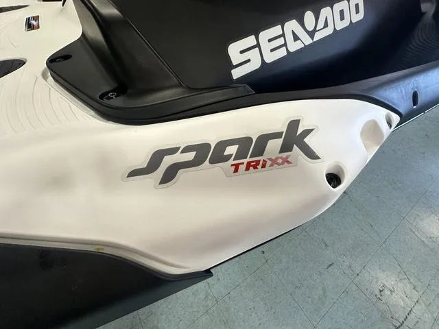Slide: The Image of Sea-Doo Spark Trixx for 1 2025 - 9