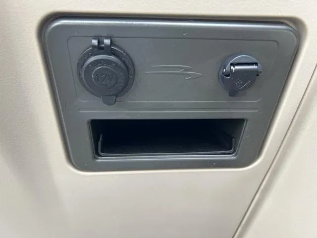 Slide: The Image of Bennington 22 SSB Tritoon Pontoon 2025 - 20