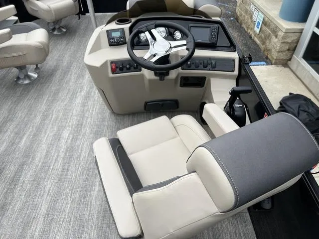 Slide: The Image of Bennington 22 SSB Tritoon Pontoon 2025 - 22