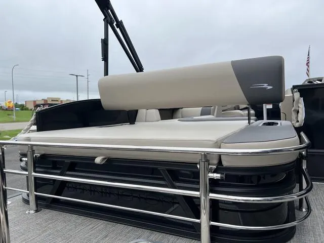 Slide: The Image of Bennington 22 SSB Tritoon Pontoon 2025 - 3