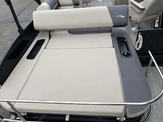 Slide: The Image of Bennington 22 SSB Tritoon Pontoon 2025 - 30