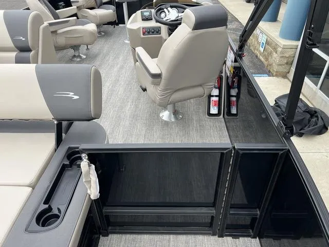 Slide: The Image of Bennington 22 SSB Tritoon Pontoon 2025 - 34