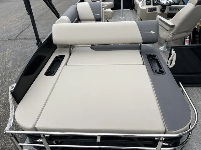 Slide: The Image of Bennington 22 SSB Tritoon Pontoon 2025 - 35