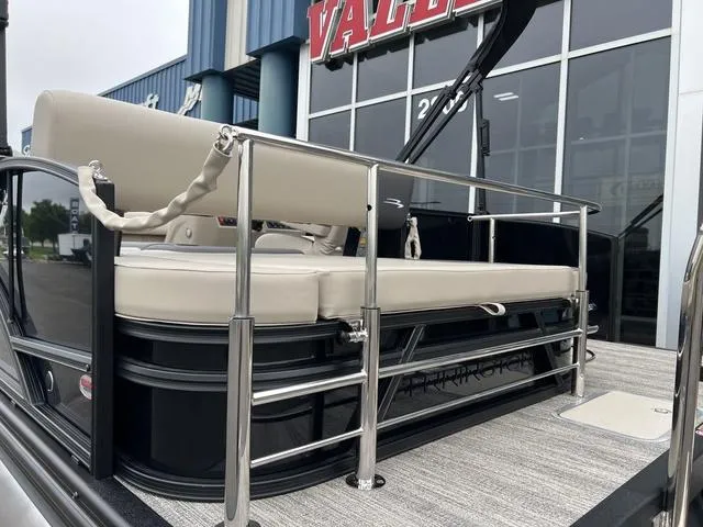 Slide: The Image of Bennington 22 SSB Tritoon Pontoon 2025 - 4