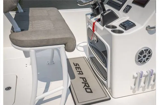 Slide: The Image of Sea Pro 202 CC DLX W/175HP 2025 - 4