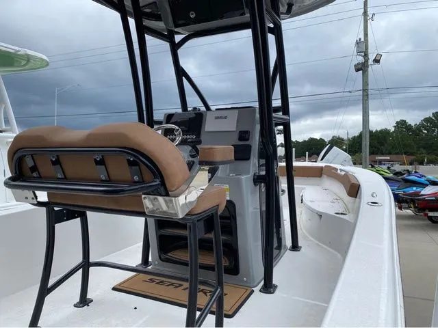 Slide: The Image of Sea Pro 202 CC DLX W/175HP 2025 - 8