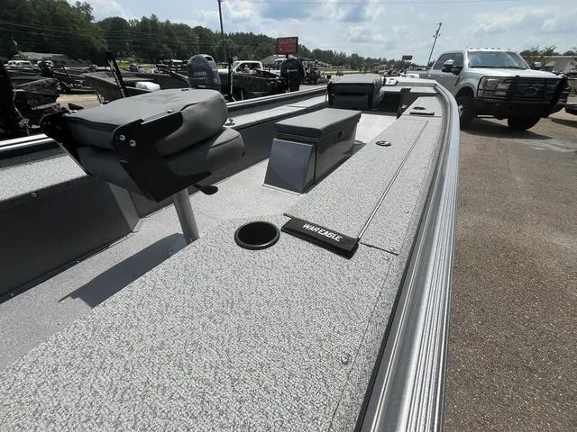 Slide: The Image of War Eagle 648VS Deluxe 2025 - 13