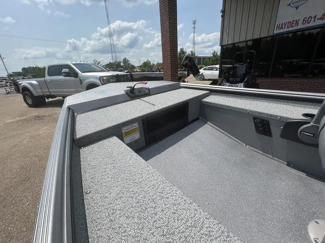 Slide: The Image of War Eagle 648VS Deluxe 2025 - 4