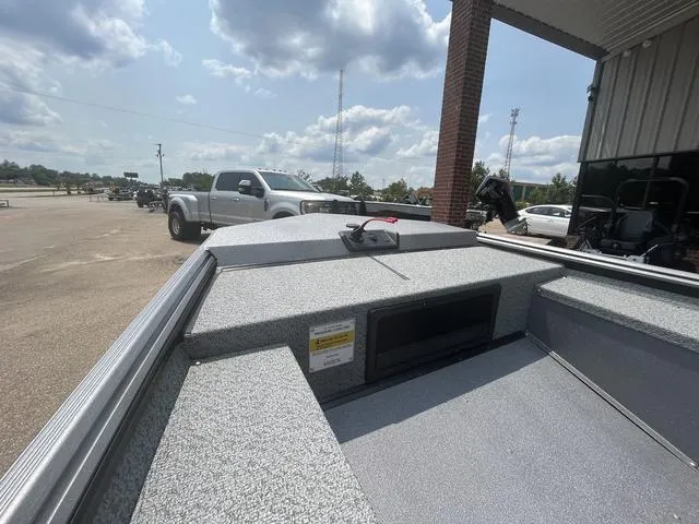 Slide: The Image of War Eagle 648VS Deluxe 2025 - 6