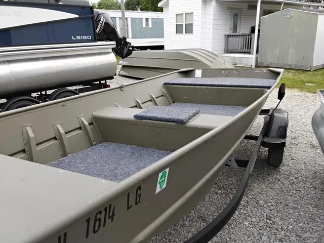 Slide: The Image of Lowe L1648M Jon 2024 - 2